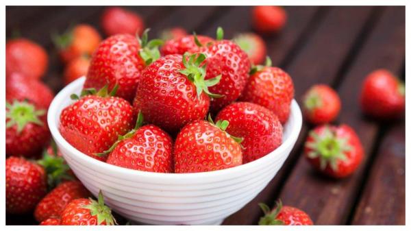 Buah stroberi memiliki banyak nutrisi yang sangat baik untuk penunjang kecantikan