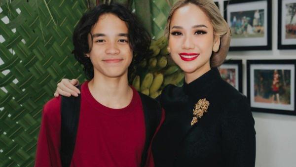 Noah Sinclair mulai tumbuh besar dan remaja