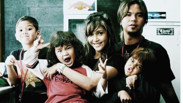 Al, El, Dul kerap mengunggah kembali momen lawas saat bersama kedua orang tuanya.