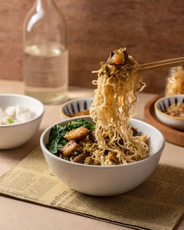 Bakmi babi di dalam perumahan