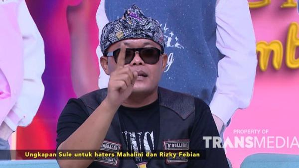 Sule berpesan untuk akun tersebut apabila tidak suka, lebih baik untuk menyerang dirinya saja.