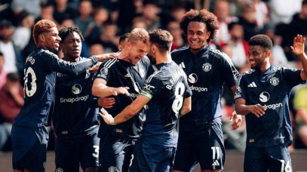 Selebrasi Matthijs de Light saat mencetak gol dalam laga Southampton vs Manchester United di Liga Inggris, Sabtu (14/9/2024) malam WIB.
