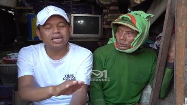 Kisah pilu dialami pria paruh baya bernama Kamsori yang terpaksa tinggal di kandang domba di Indramayu, tanah dan rumah dijual demi bantu keluarga