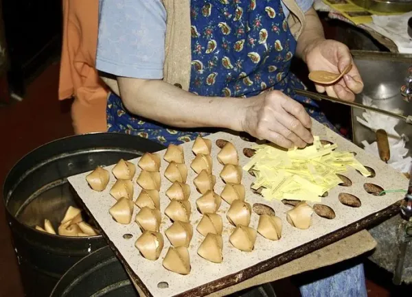 5 Fakta Fortune Cookie yang Dianggap Pembawa Keberuntungan