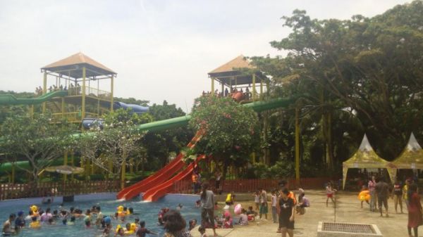 Pantai Cermin Theme Park