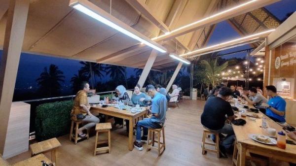 Potret kafe Imah Kopi Gunung Karang. Berikut ini adalah dua rekomendasi kafe, yang lokasinya berada di Kota Serang dan Kabupaten Pandeglang Provinsi Banten.  