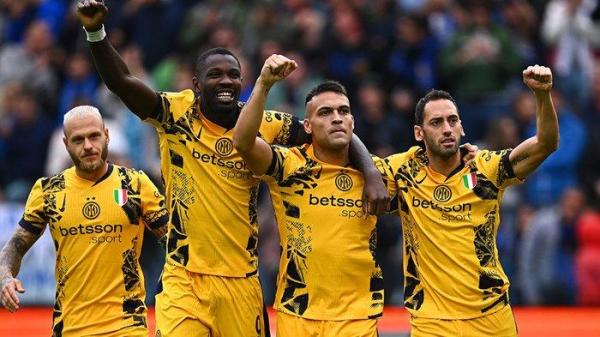 Selebrasi Lautaro Martinez bersama para pemain Inter Milan ketika mencetak gol ke gawang Udinese, pada pertandingan giornata 6 Liga Italia Serie A, di Stadion BlueEnergy, Sabtu (28/9/2024).