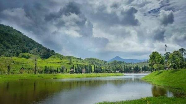 Rekomendasi tempat wisata di Bogor yang kekinian, salah satunya Telaga Saat, Puncak, Bogor.
