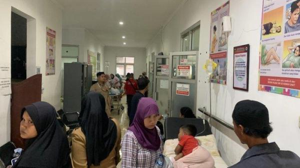 Puluhan warga dari dua kampung, Desa Panyusuhan, Kecamatan Sukaluyu, Kabupaten Cianjur diduga mengalami keracunan usai menyantap nasi bok, Senin (30/9/2024).