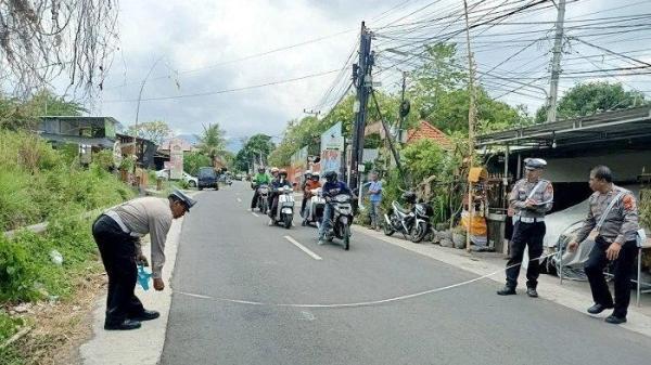 olah TKP pasca kecelakaan di wilayah Desa Sambangan