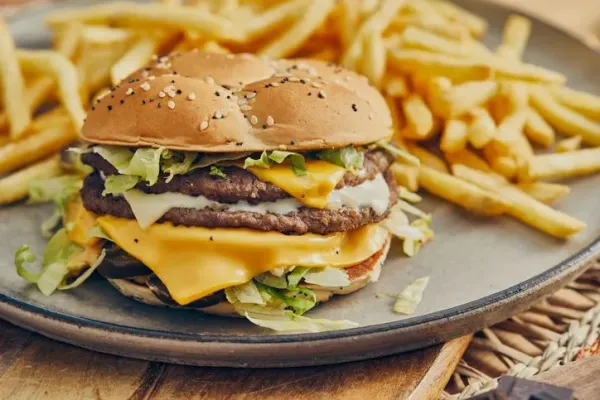 burger Amerika yang klasik mulai populer di Indonesia
