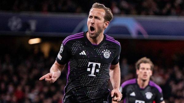 Selebrasi Harry Kane setelah cetak gol ke gawang Arsenal melalui titik putih di perempat final Liga Champions, Rabu (10/4/2024)