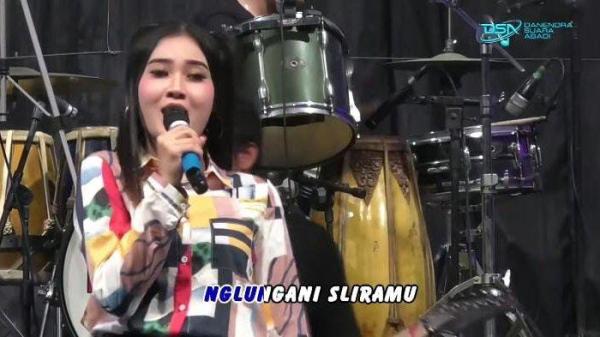 Nella Kharisma menyanyikan lagu berjudul Wegah Kelangan. (YouTube DSA Record)