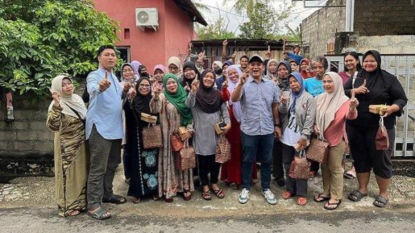 Hj Erna Lisa Halaby dan Wartono, saat menyerap aspirasi warga  di RO Ulin