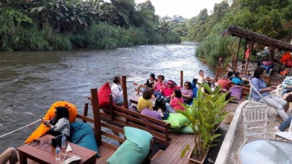 DKuala Cafe & Resto Rumah Alam, Manado, Sulawesi Utara.