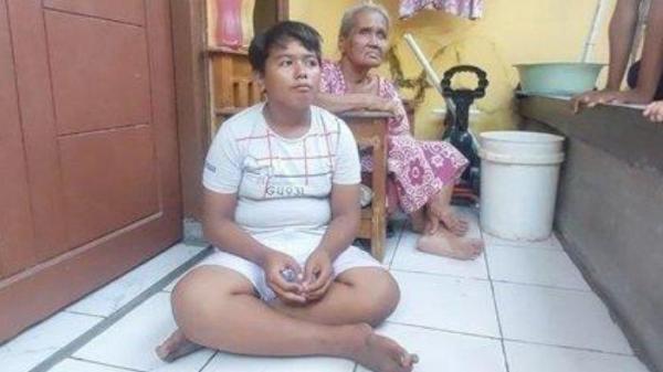 Babas, disabilitas yang viral bantu ambulans