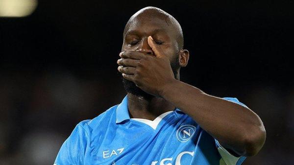 Selebrasi Romelu Lukaku ketika mencetak gol pada pertandingan Napoli vs Como, giornata 7 Liga Italia Serie A, di Stadion Diego Armando Maradona, Jumat (4/10/2024). (Twitter / @SerieA)