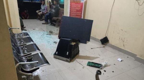 Mapolsek Kumpeh diserang warga, Kamis (5/9/2024) dini hari.