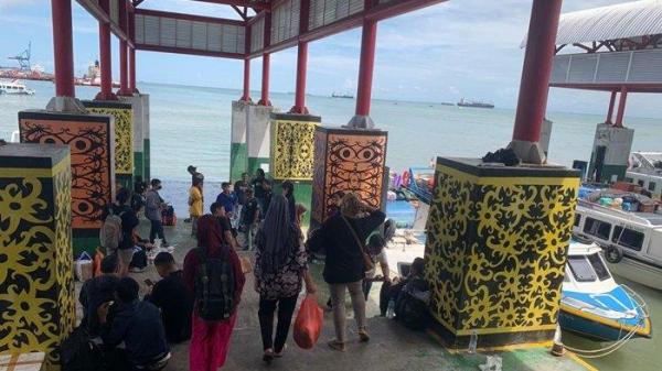 Tampak momen arus balik mudik lebaran Idul Fitri 1445 Hijriah di Pelabuhan Tengkayu Satu Tarakan, Minggu (14/4/2025).