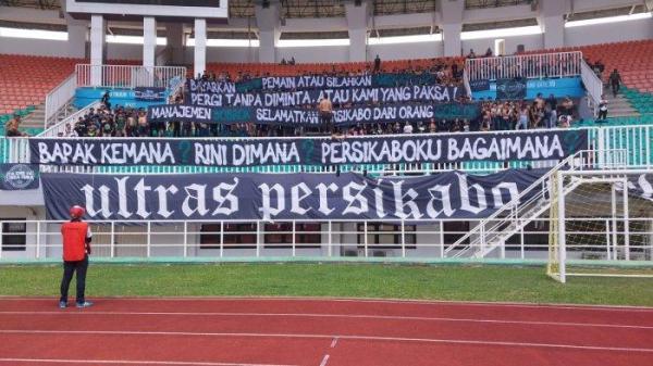 Ultras Persikabo Curva Sud meminta manajemen Laskar Padjajaran membayarkan gaji pemain