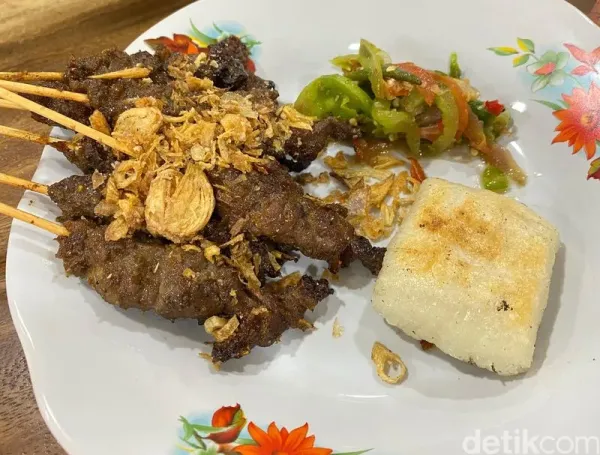 Sop Mak Garang: Kenyang Mantap! Sop Iga Jumbo Plus Taburan Cabai Rawit