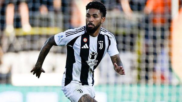 Gelandang Juventus, Douglas Luiz ketika tampil di pertandingan Liga Italia Serie A musim 2024/2025.