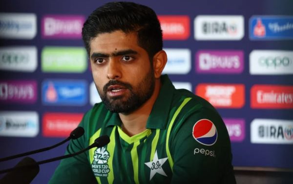 That's why Babar Azam's English is so bad, despite being the child of millionaire parents, he failed 8th.