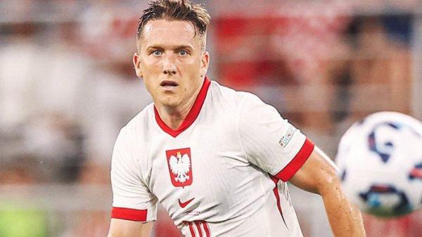 Piotr Zielinski ketika membela tim nasional Polandia. <div class=