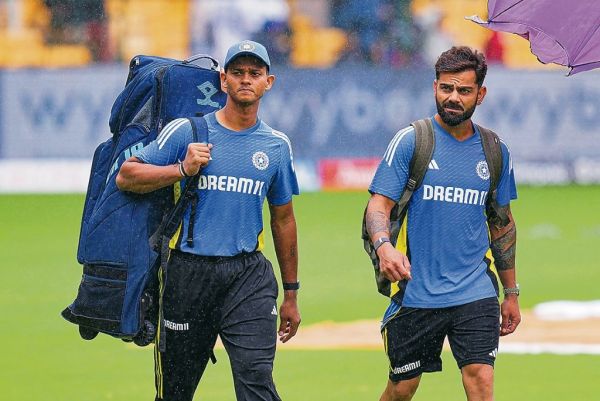 This young player is being treated like a laborer in Team India, Virat Kohli is getting his luggage picked up 1