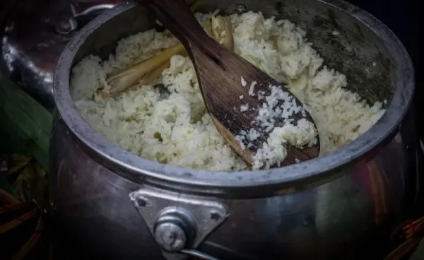 Tips Membuat Nasi Liwet Sunda yang Pulen Gurih