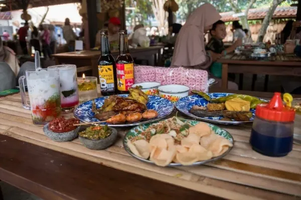 5 Rumah Makan Sunda di Bandung yang Wajib Dikunjungi