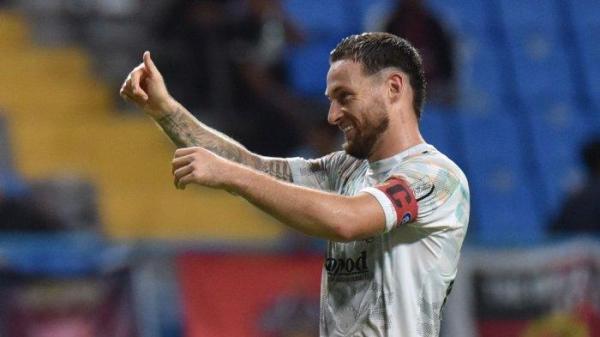 Gelandang Persib, Marc Klok memastikan, timnya siap melawan Zhejiang, Kamis (3/10/2024). Dia dan rekan-rekannya antusias menjalani pertandingan di level Asia tersebut.