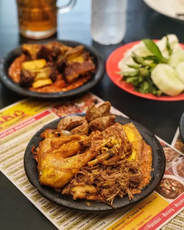 10 Restoran Homey Terkenal dengan Menu Makanan Beragam