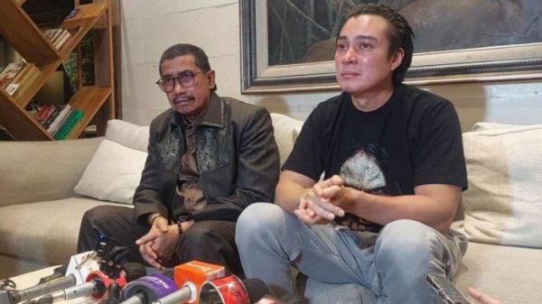 Baim Wong menangis ceritakan dugaan perselingkuhan sang istri Paula Verhoeven di kawasan Bintaro Jakarta Selatan, Selasa (8/10/2024).
