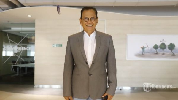 Artis peran senior Roy Marten