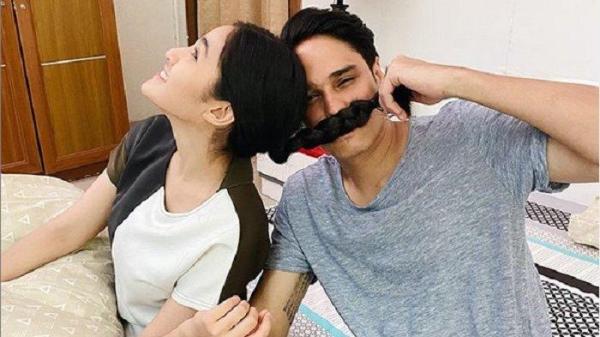 Cut Syifa mesra bersama Mischa Chandrawinata.