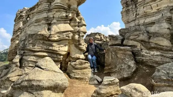 Obyek wisata lubang sewu di Desa Erorejo Kecamatan Wadaslintang, Wonosobo