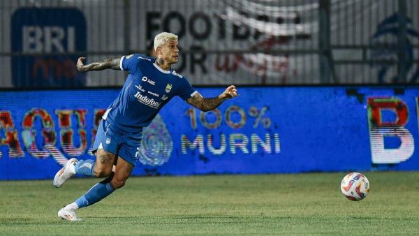 Potret aksi winger Persib Bandung, Ciro Alves saat melawan Madura United di pekan ketujuh Liga 1 2024.