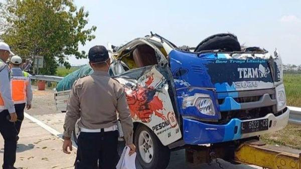 mobil pickup muatan cabai kecelakaan di Tol Jombang