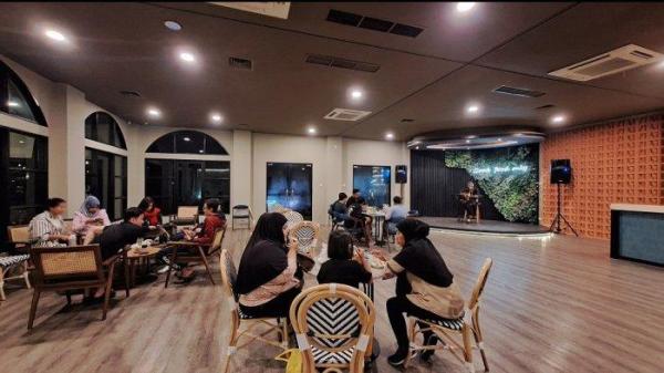 Suasana kafe Urban Sedjoek.