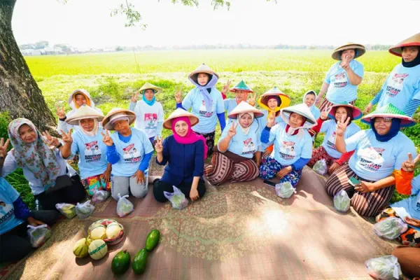 Khofifah-Petani-2.jpg