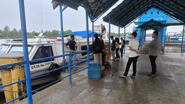 Aktivitas speedboat di Pelabuhan Kayan II, Tanjung Selor, Bulungan, Kalimantan Utara.