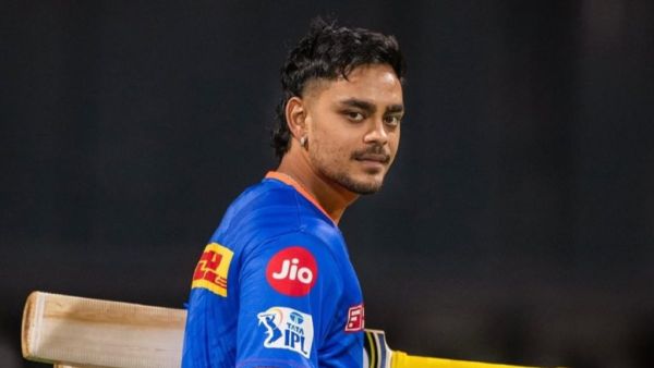 Hardik Pandya cheated amazingly, first he got thrown out of Team India by becoming a friend, now he got thrown out of Mumbai Indians too.