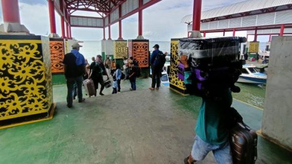 Aktivitas penumpang di Pelabuhan Tengkayu Satu Tarakan sebelum keberangkatan menuju rute tujuan. TRIBUNKALTARA.COM/ANDI PAUSIAH