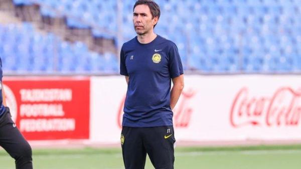 Pelatih Timnas Malaysia asal Spanyol, Pau Marti saat mendampingi latihan tim Harimau Malaya.