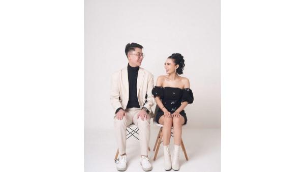 5 potret Wika Salim dan Max Adam lakukan pemotretan bersama,  Saling tatap gemas