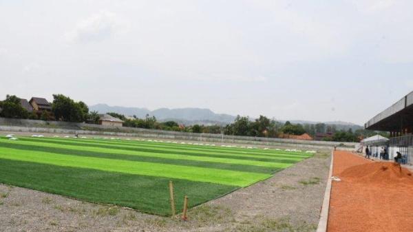 Kondisi terkini proses revitalisasi Stadion Warung Jambu, Jalan Olahraga, Kecamatan/Kabupaten Majalengka, Jumat (8/11/2024)