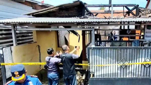  Kondisi rumah orang tua yang dibakar anaknya di Cirebon (Dok KOMPAS TV)