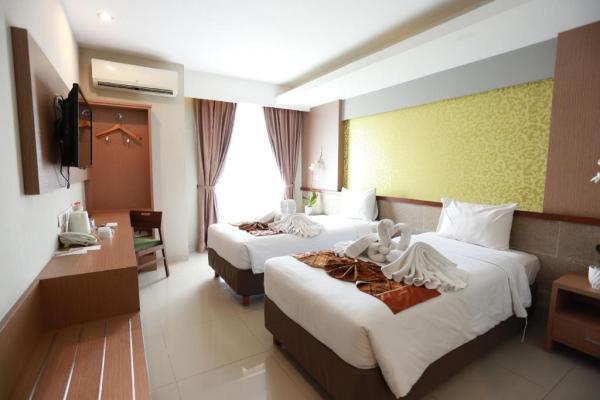 Kamar penginapan di Loji Hotel.