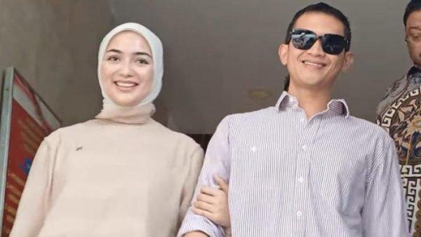 kuasa hukum Rezky Aditya, Ana Sofa Yuking membeberkan tiga hal yang membuat kliennya tidak bisa dinyatakan menelantarkan anak Wenny Ariani.